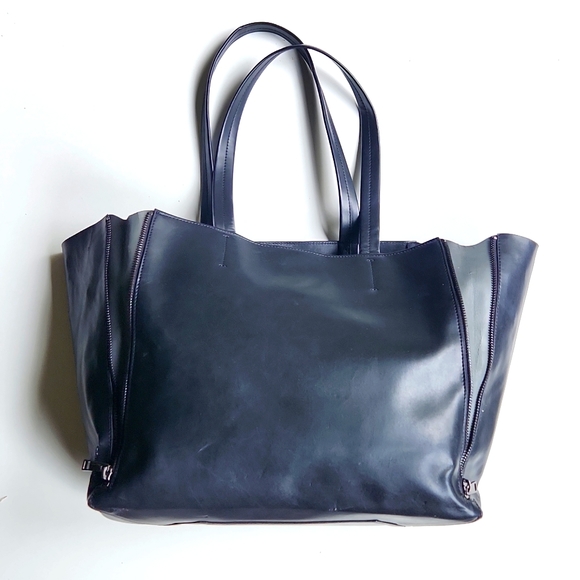 Sorial New York Expandable Shoulder Tote in Black and Gray - Picture 5 of 17